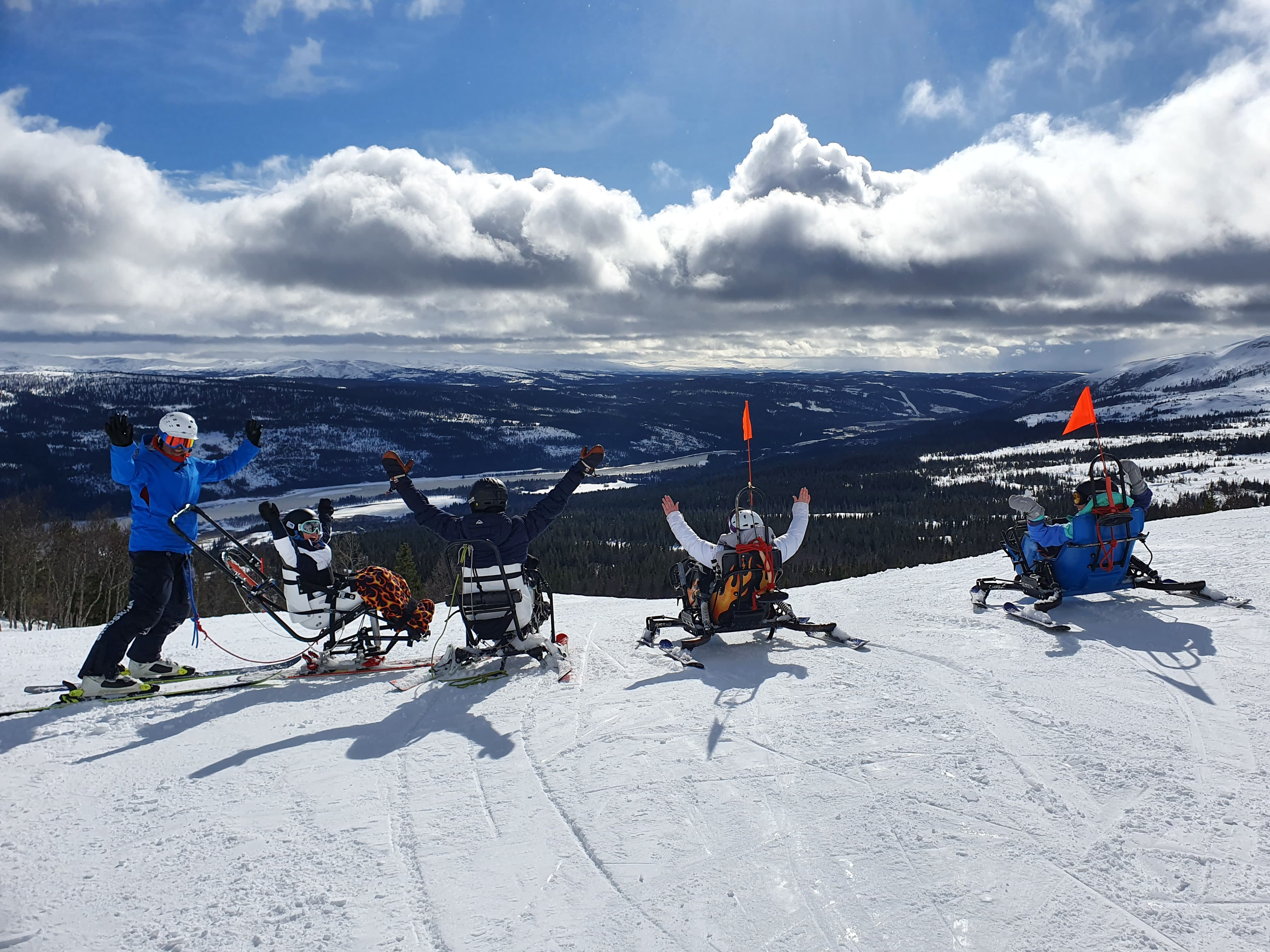 Bilden visar olika skidutrustningar